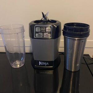 Ninja Nutri Blender 1000w with Plastic and Metal Cups